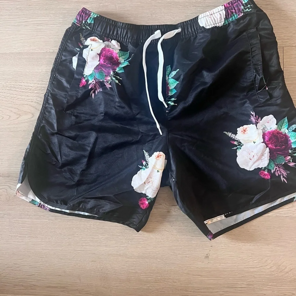 Floral‎ Black Swim Shorts Size Large